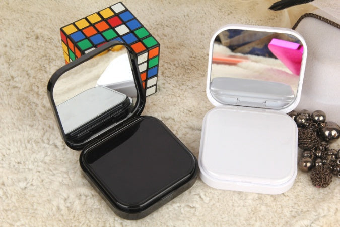 Cosmetic case with mobile power bank and mirror